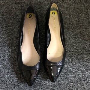 Pointed black flats